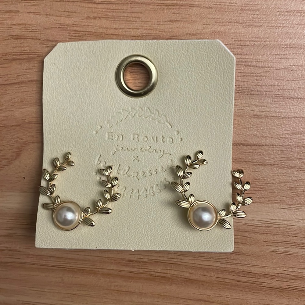 En route jewelry and bestdressed earrings pearl wreath
